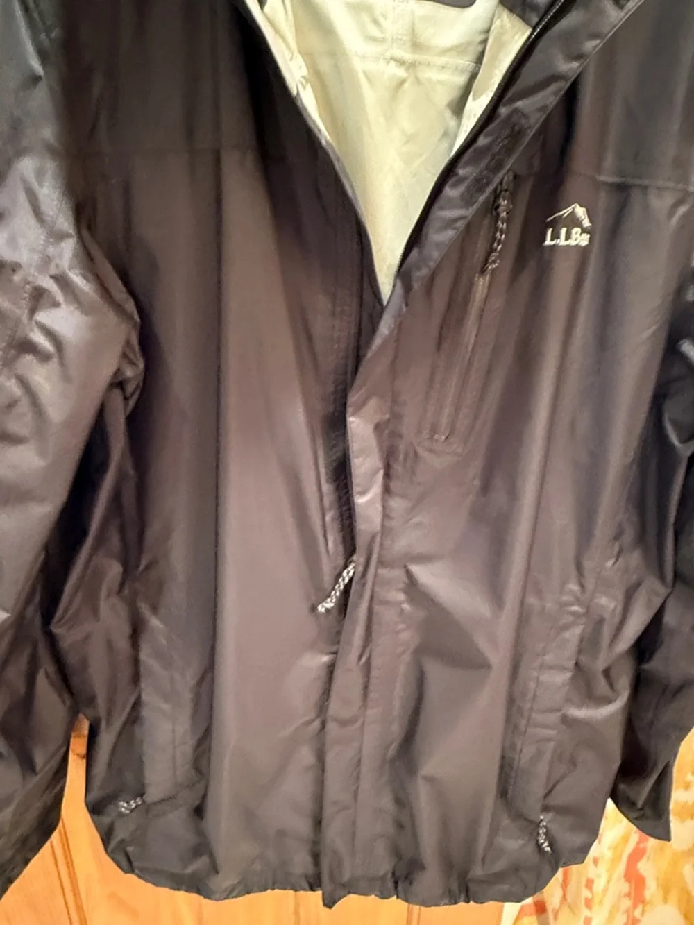 L.L. Bean Men’s Hooded Rain Jacket in Black with Light Gray Lining - Picture 4 of 5